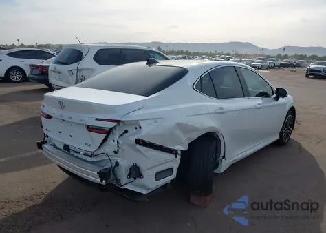 2025 Toyota Camry Xle z USA, uszkodzony, nr VIN 4T1DAACK2SU592591